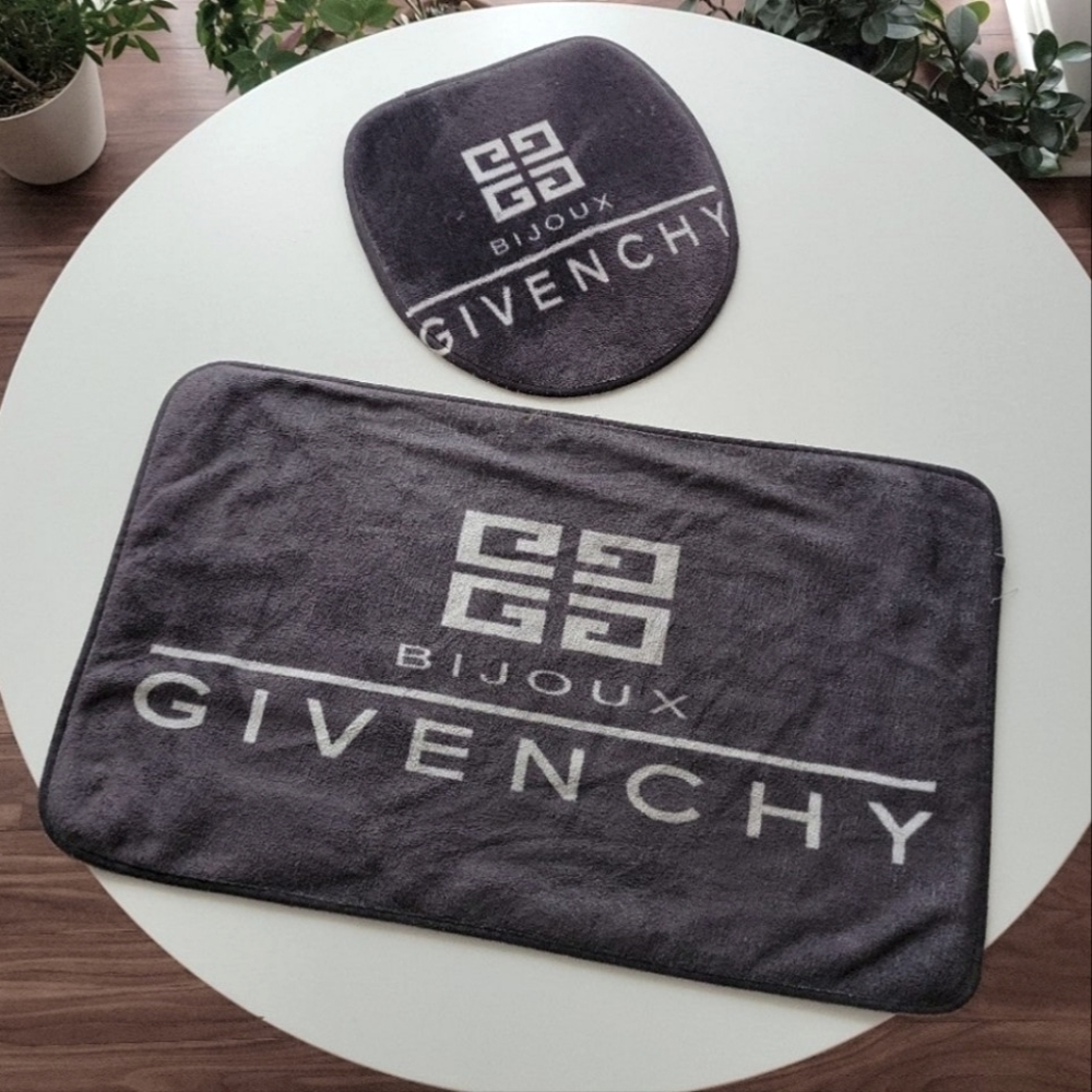 Givenchy Bijoux bathroom accessories